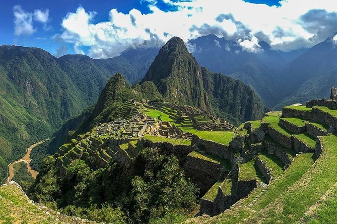 2 Day Hiking Short Inca Trail to Machu Picchu - Day 1: From KM 104 to Wiñay Wayna Ruins and On to Sun Gate