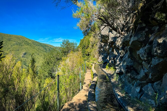 25 Fountains Levada: Hiking Tour in Madeira Rabaçal Valley (PR6) - Steps, slick rocks, and the 800m tunnel: the stuff you should prep for