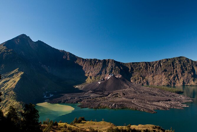 3 Days Tour in Mount Rinjani Summit with Lake Hiking - Day 1: From Senaru approach to Pelawangan Sembalun grasslands