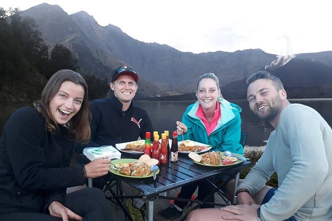 3D/2N Rinjani trekking summit,lake and hot springs. - What you should pack (since some key items aren’t included)
