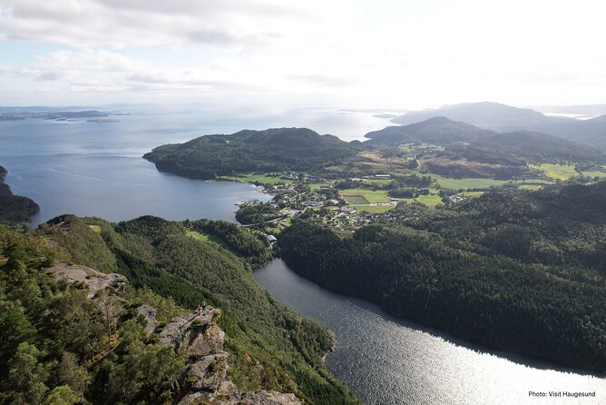 5-Hour Guided Hike Tour to Himakånå The Mini Trolltunga - Haugesund meeting point: start clean, start on time