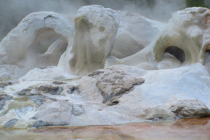 6-Mile Geyser Hiking Tour in Yellowstone with Lunch - Guides Make the Difference: What the Best Ones Do