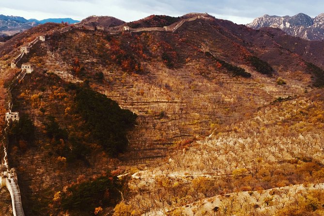 All Inclusive Private Hiking Tour from Huanghuacheng Water Great Wall to Xishuiyu - Entering Huanghuacheng: a steep Wall with a ridge-top payoff