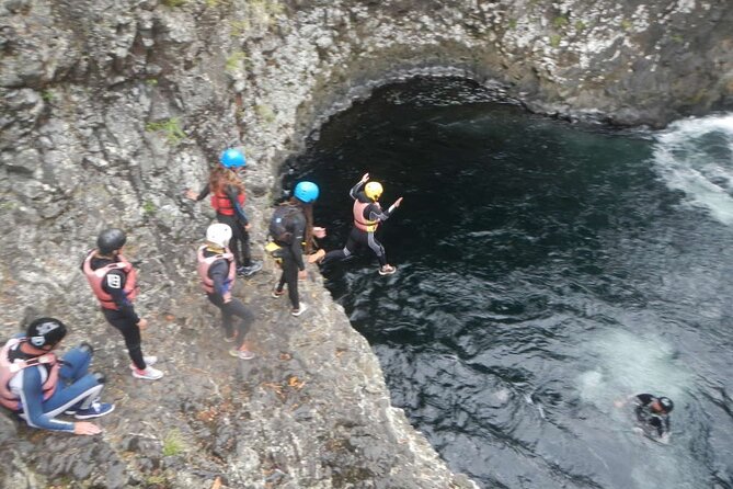 Aquatic hike - What “aquatic hike” really means here: water canyoning in motion