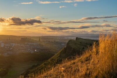 Arthur's Seat Sunset Hike with Mountain Guide - Getting Started at Holyroodhouse: Easy Access, Clear Start Point