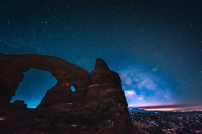 Astro-Photo, Hiking and Stargazing Tour in Arches National Park - Entering the rock garden near the Windows Section