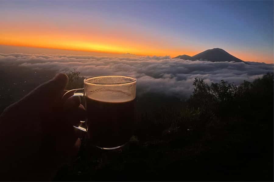 Bali: Mount Batur Sunrise Hike Including Transfer & All Cost - The descent back down: loose gravel and a slower, safer pace