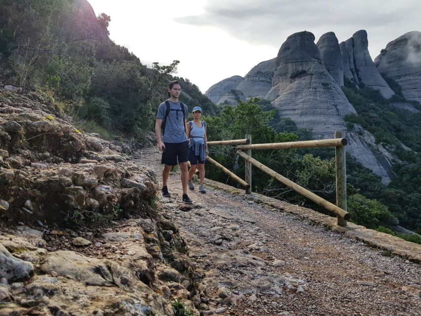 Barcelona: Montserrat Hiking Experience and Monastery Visit - From Banco de España to Montserrat: how the day flows