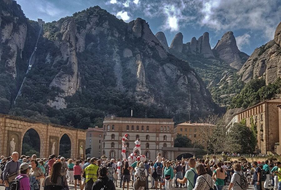 Barcelona: Montserrat Hiking Experience and Monastery Visit - Catalan culture on the trail: more than scenery