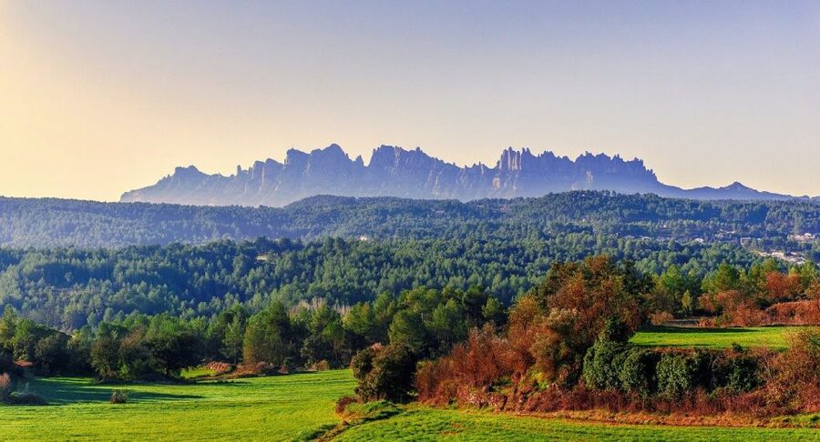 Barcelona: Montserrat Monastery & Hiking Off the Beaten Path - First stop: the ride from Barcelona to Montserrat (and why it matters)