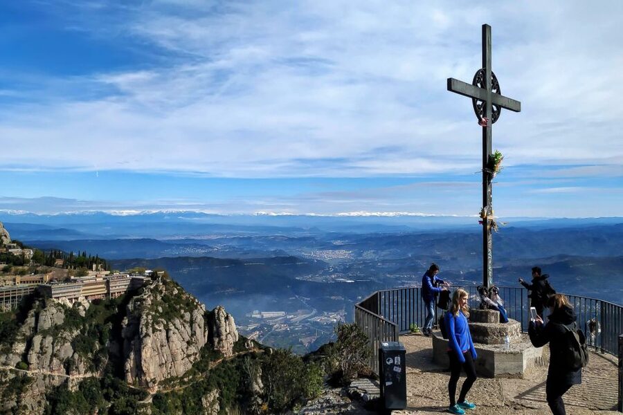 Barcelona: Montserrat Monastery & Hiking Off the Beaten Path - Back at the abbey: short free time and a farmers market breather