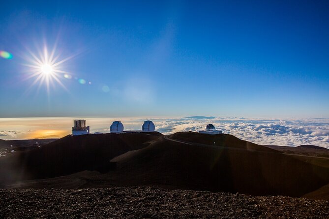 Big Island GOAT Experience: Mauna Kea Summit, Sunset & Stars - Warm jackets, gloves, snacks, and the included pro photo