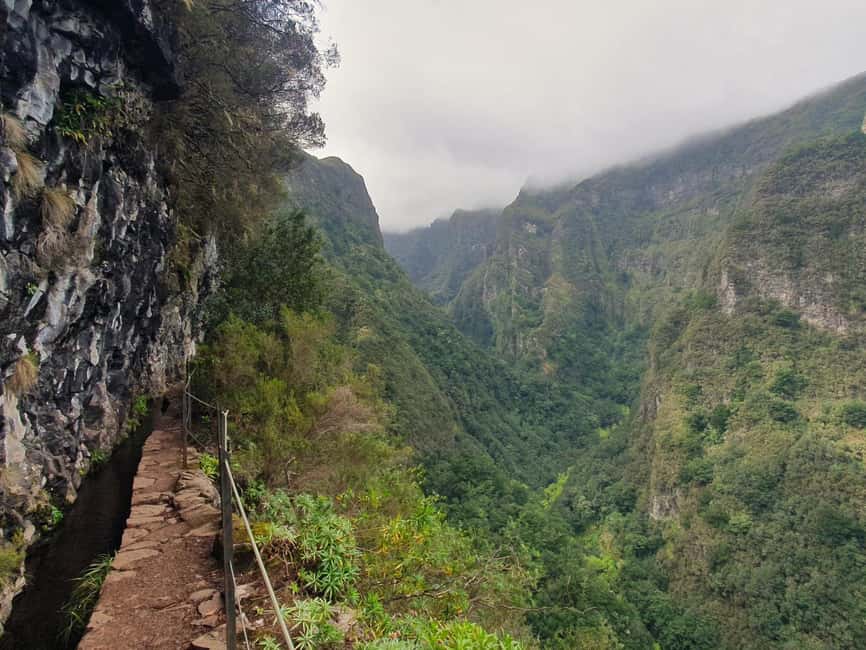 Caldeirão Verde: Levada Caldeirao Verde Hiking Transfer - The roundtrip Levada trail: what 13 km really feels like
