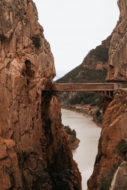Caminito del Rey Full Experience+ 2-Hour E-Bike guided Tour - The shuttle to Ardales and the rocky warm-up before the bridges