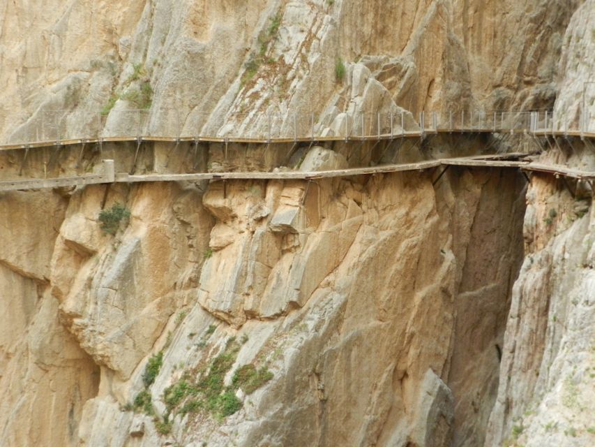 Caminito del Rey: Trekking Tour with Hiking Guide - What to pack for a comfortable 3.5 hours