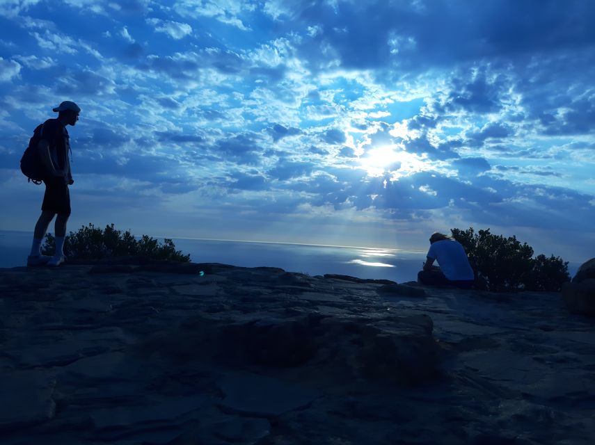 Cape Town: Lion's Head Sunrise with coffee or Sunset Hike - The split decision: circumnavigate pitches or climb them
