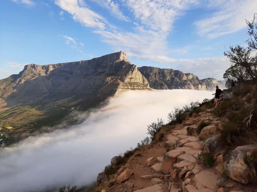 Cape Town: Lion's Head Sunrise with coffee or Sunset Hike - Reaching the southeast ridge crest and the final summit push