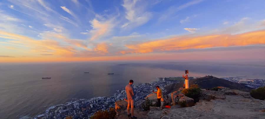 Cape Town: Lion's Head Sunrise with coffee or Sunset Hike - What your guide actually adds: safety, local stories, and better timing
