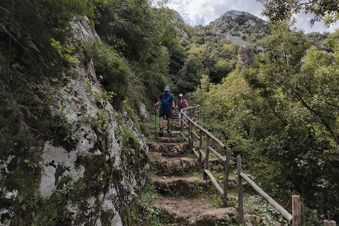 Cavagrande hiking tour - Trail support: walking poles and comfort for a 4–5 hour day