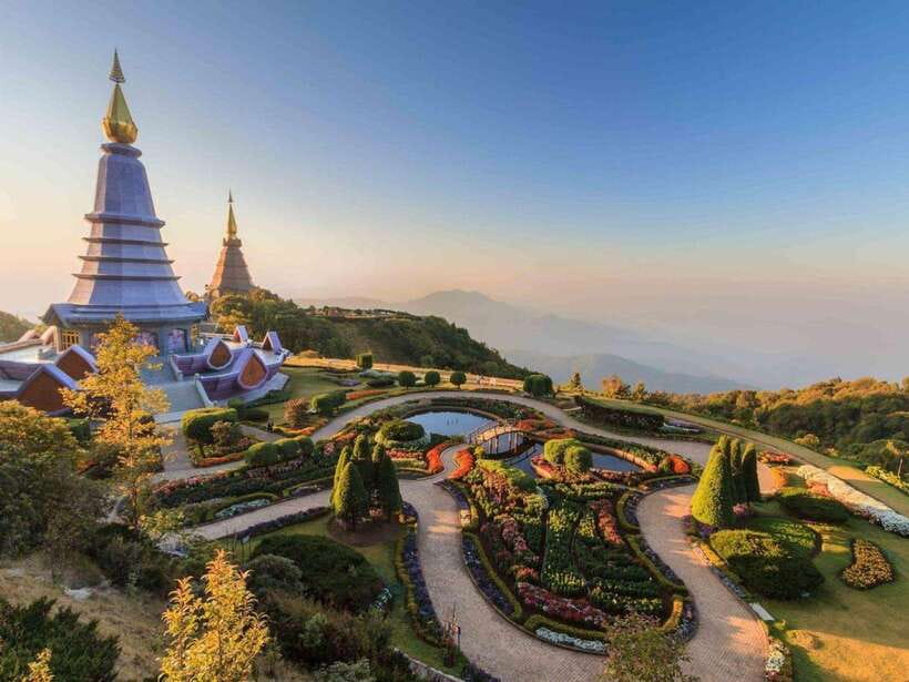 Chiang Mai: Doi Inthanon Park Tour & Kew Mae Pan Trail Hike - Pagoda time: King and Queen Chedi, views, and a dress code that’s easy to follow