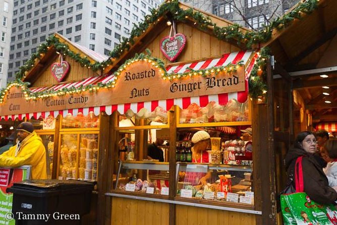 Chicago-Style Holiday Hike: Festive Food and Walking Tour - A Holiday Walk Built Around Food, Not Directions