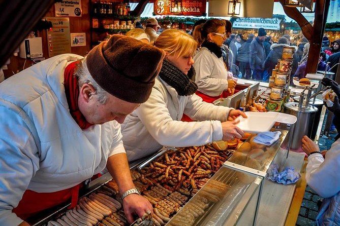 Chicago-Style Holiday Hike: Festive Food and Walking Tour - Millennium Park Ice Skating and the Quick-Strike Chicago Icons