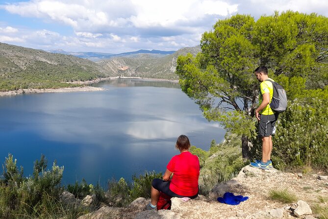 Chulilla Hike to the Hanging Bridges from Valencia - Loriguilla Reservoir: the “scale shock” viewpoint on the route
