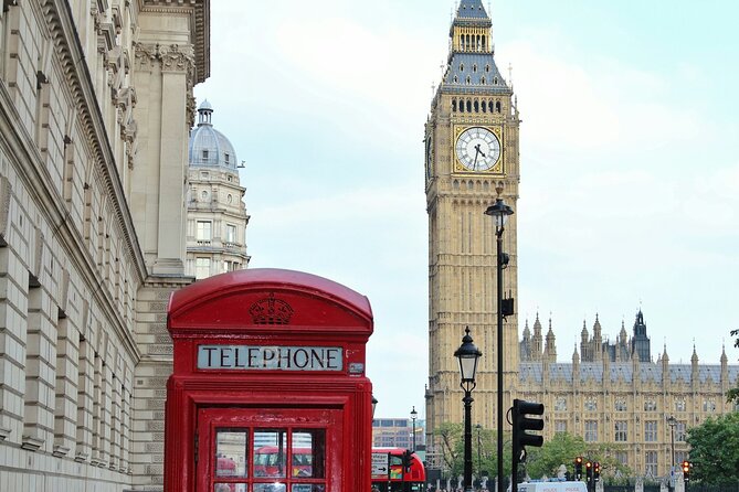 City Hike London (with Borough Market Lunchbreak) - Trafalgar Square to Victoria Embankment Gardens: the river gets you again