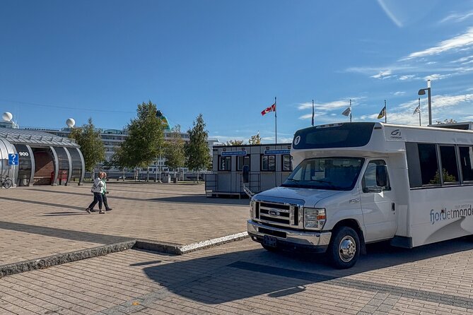 City tour and hiking to the Canyon and Waterfall in the Park - Quai Laurier-Simard: white geese and a fjord view in 10 minutes