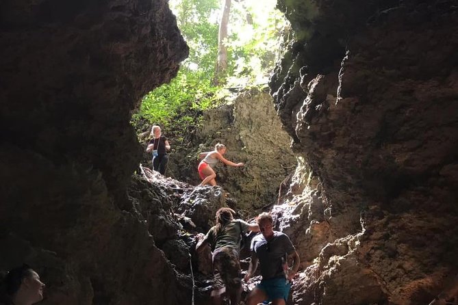 Cole's Cave Hike - Getting There on Highway 3A (Taxi Drivers May Need a Pin)