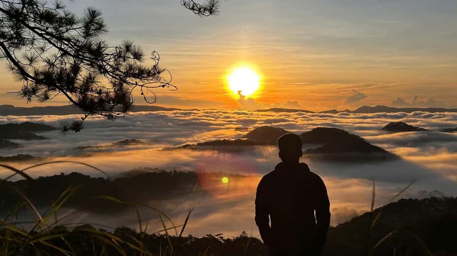 Dalat: Hiking the Mountain to observe the cloud and sunrise - Breakfast at the Top: Noodles, Sausages, Coffee, and Why Timing Matters
