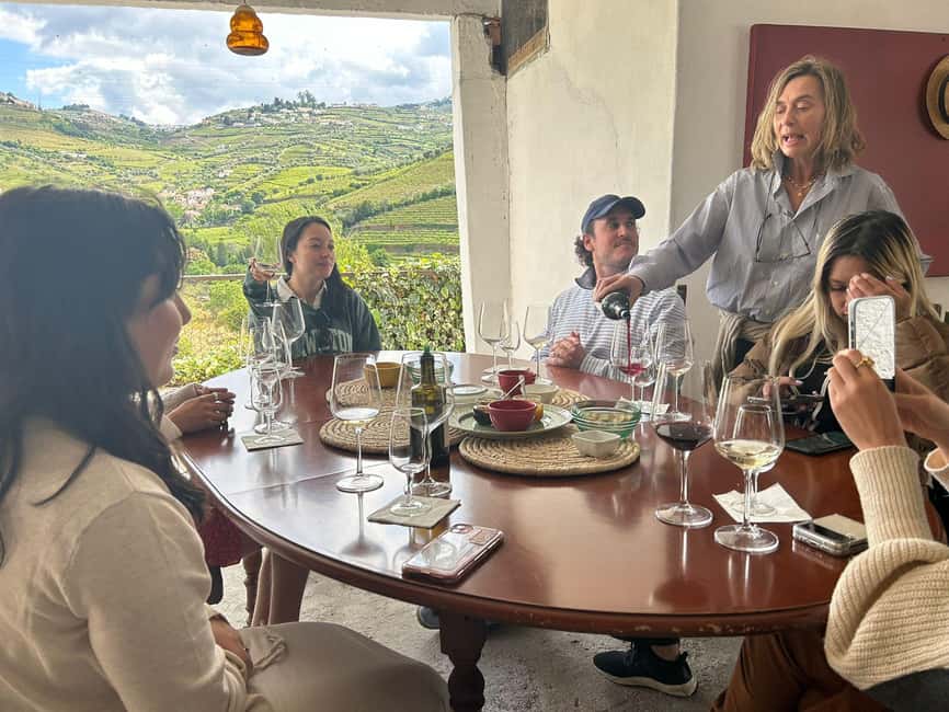 Douro valley: 10 km hike in the Valley - Arriving in Pinhão: village time, drinks, and guided sights