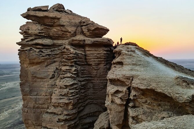 Edge Of The World Hike(Dinner under stars,village,bats cave,camp) - Getting From Riyadh to the Trailhead Without the Headache