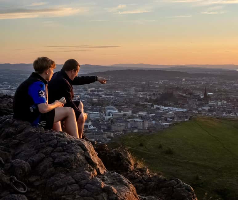 Edinburgh: Arthur's Seat Sunset Hike - Summit views over Edinburgh Castle and the Old Town