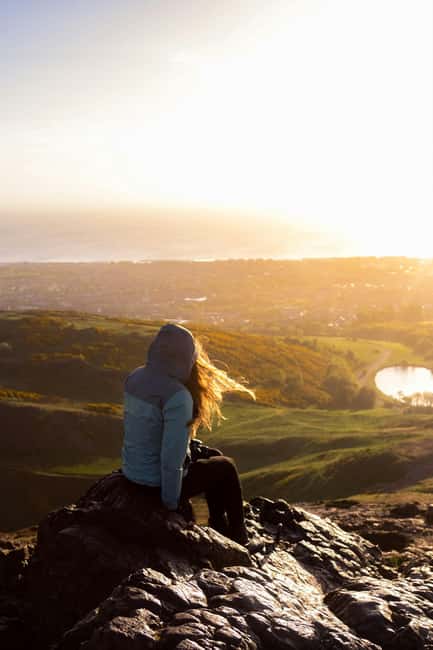 Edinburgh: Arthur's Seat Sunset Hike - What you’re really paying for: guide skill plus included gear