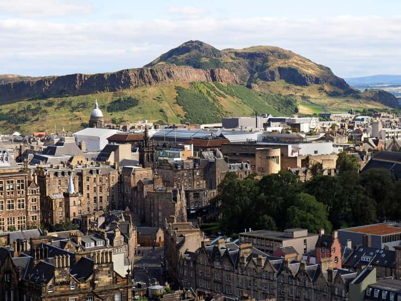 Edinburgh: Guided Hike to Arthur's Seat and Holyrood Park - Stop 1 at the palace grounds: where history meets the trail