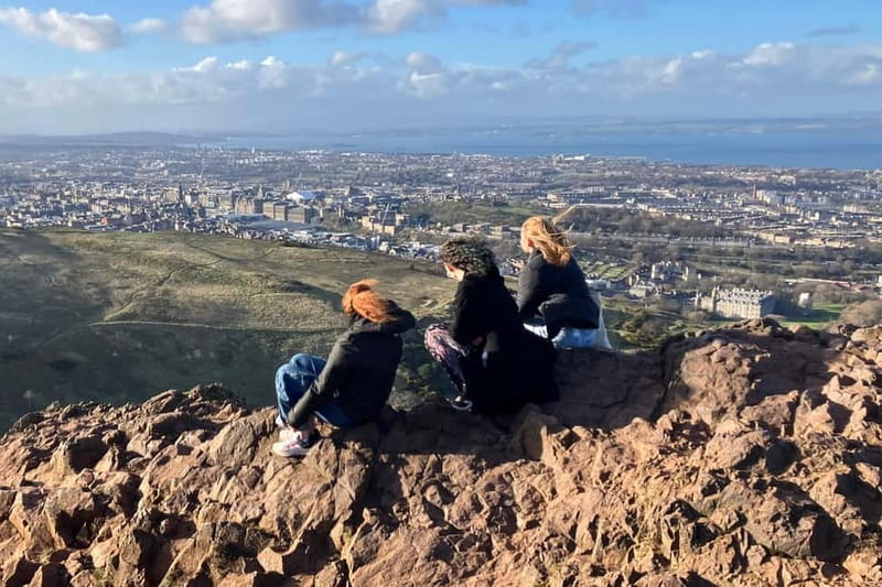 Edinburgh: Hike Arthur's Seat & Calton Hill - Starting at Howies Restaurant and warming up on Calton Hill