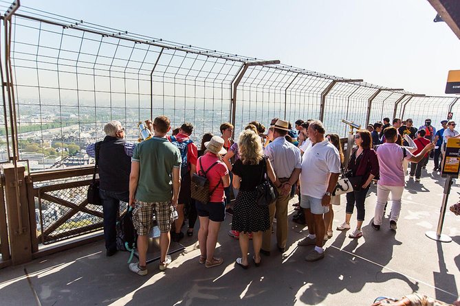 Eiffel Tower Access Tour to 2nd Floor with Summit Option by Lift - The guided 1-hour flow: what actually happens on the tower