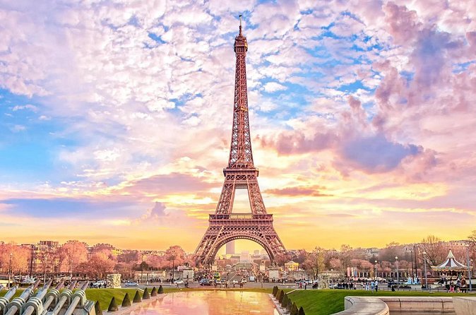 Eiffel Tower Access with Guide to 2nd Floor with Summit Option - Group size and the guide effect: more control than you think