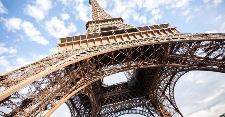 Eiffel Tower Dedicated Reserved Access Summit or 2nd Floor - Guide energy: why humor and stories can improve your photos