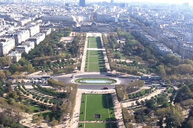 Eiffel Tower Guided Elevator Tour (Top Floor or 2nd Floor Option) - Lines and timing: how peak season can change the experience