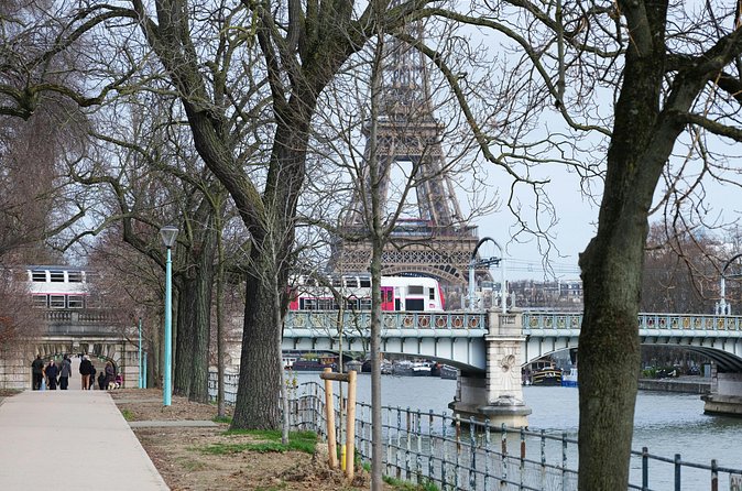 Eiffel Tower Private Tour with Summit Access - Up to the summit: panoramic views plus real-world restrictions