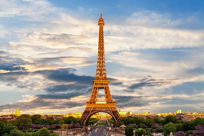 Eiffel Tower Reserved Access Summit or 2nd Floor Guided by Lift - Small group size: why max 25 can feel better here