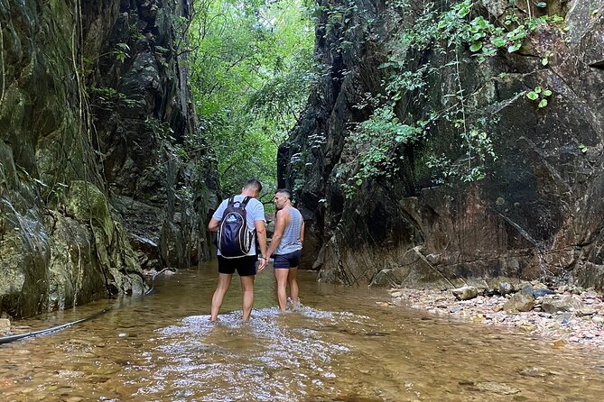 El Nogalito Mountain River- Hiking Tour - The 10:00 AM Shared Ride and Meeting Point Basics