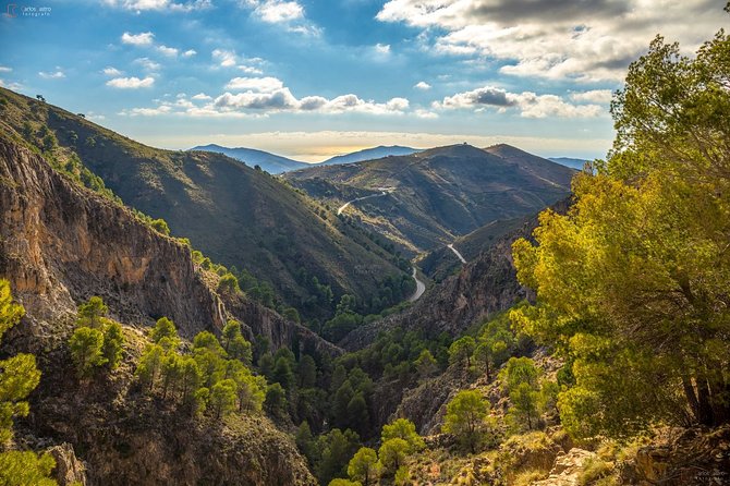 El Saltillo Gorge and White Village Hiking Tour from Malaga - The way back: wild goats, sunset vibes, and a gentler final hour