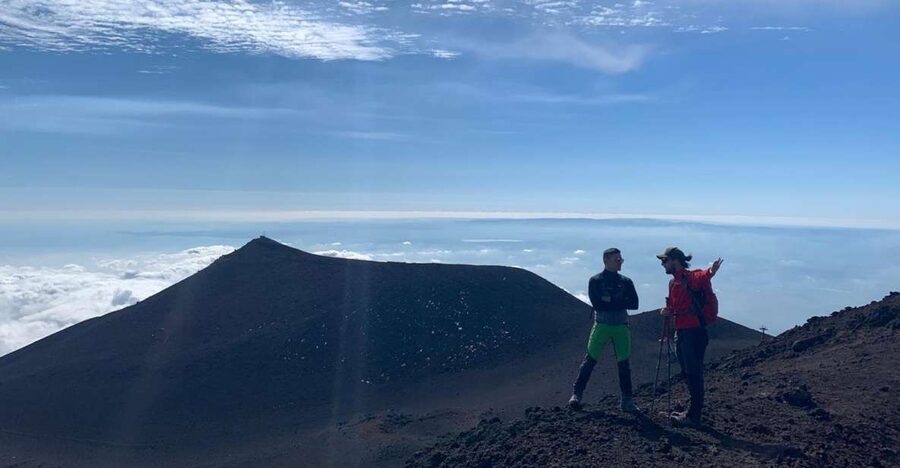 Etna: hiking to a stunning viewpoint over Valle del Bove - Reaching the first viewpoint: your eyes learn the pattern