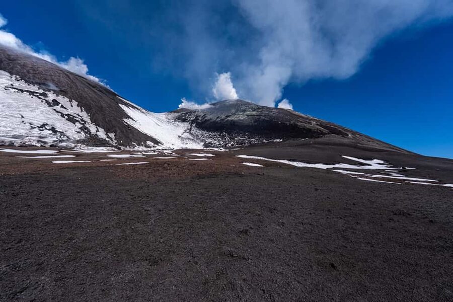Etna: hiking to a stunning viewpoint over Valle del Bove - Etnean flavours at the finish: the sensory payoff