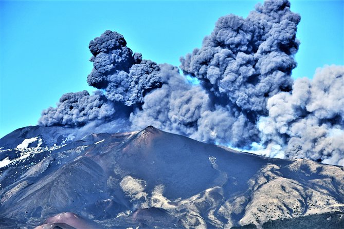Etna Summit 3000 m cable car included - Descent and lunch: the 2001 crater stop at about 2700 m