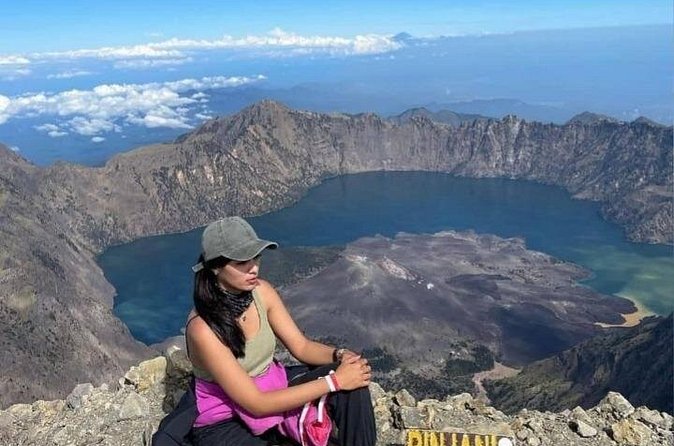 Explore Mount Rinjani To Summit, Lake & Hot Spring (3D 2N) - Your team on the ground: English guide, porters, and real professionalism