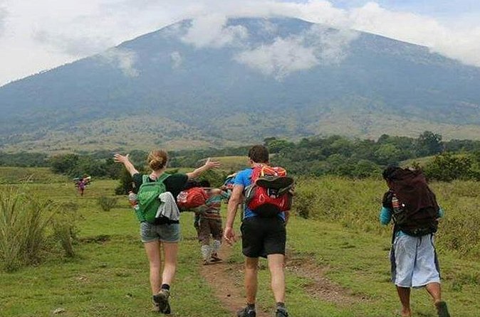 Explore Mount Rinjani To Summit, Lake & Hot Spring (3D 2N) - Meeting point in Senaru: set yourself up to start smoothly